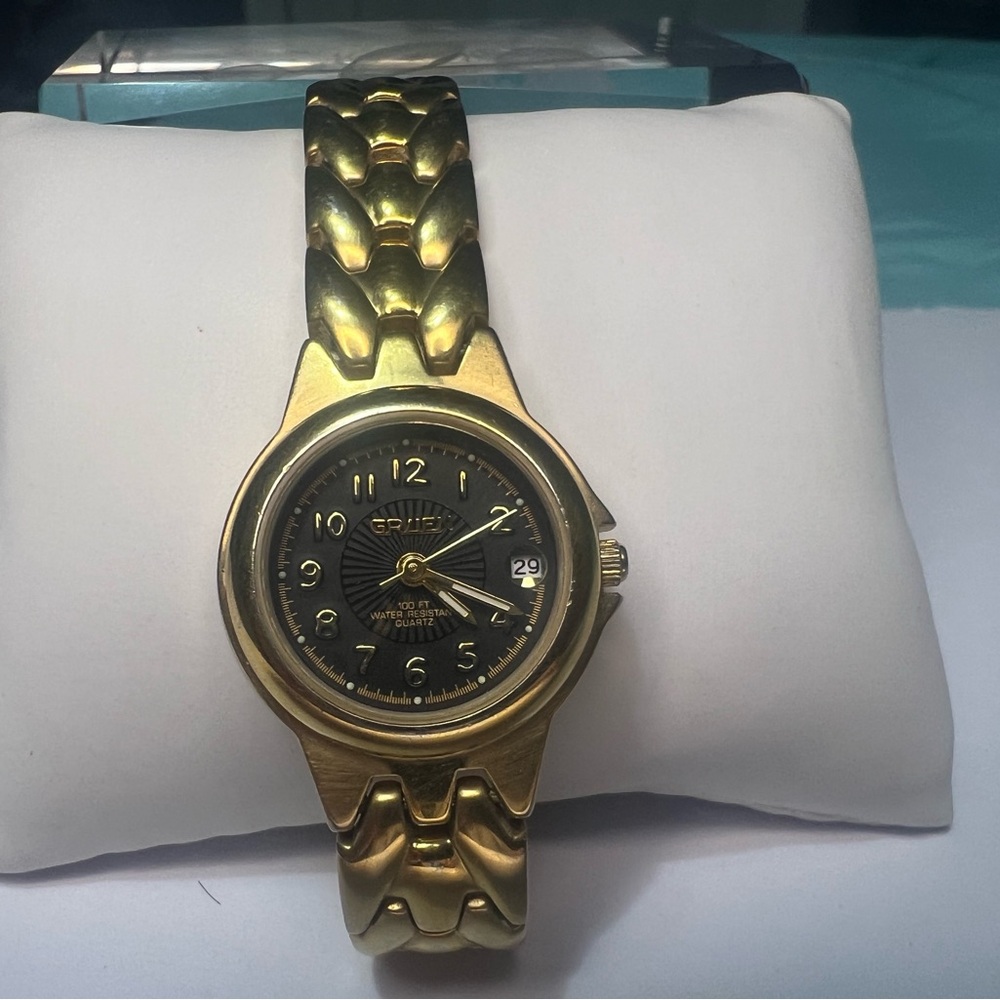 (926)Gruen Ladies Quartz Gold Watch with Black Dial and Date…